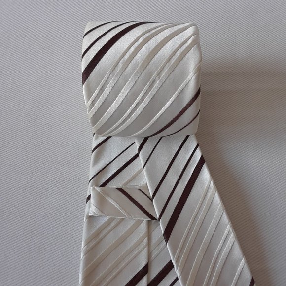 Jerry Garcia. Slim Striped Silk Tie. Off-White & Brown - Picture 6 of 9
